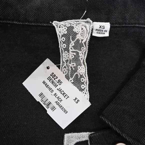 Sadie & Sage Women's XS Let's Be Kinder Humans Denim Jacket in Black (Oversized) - Picture 7 of 8